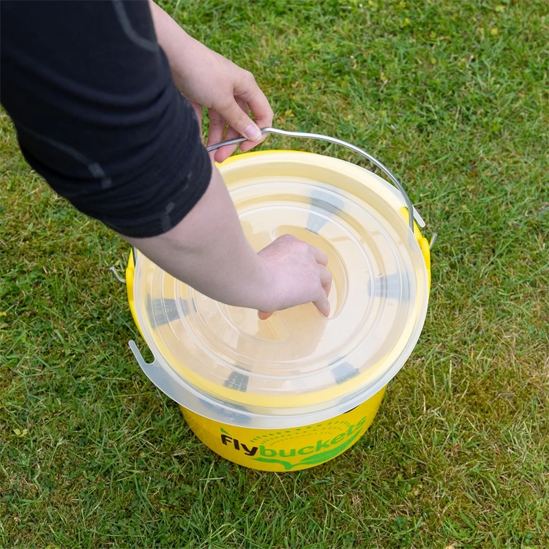 SET: Flybuckets Fliegenfalle + Lockmittel 240g - Fliegenschutz Für Stall & Weide – Bild 10
