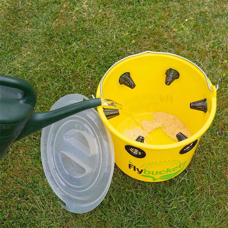 SET: Flybuckets Fliegenfalle + Lockmittel 240g - Fliegenschutz Für Stall & Weide – Bild 8