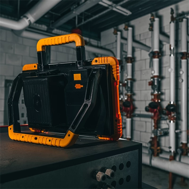 LED Baustrahler - Akku Strahler Mit Adapter, Multi Akku Arbeitsleuchte, 40W, 5500lm – Bild 16